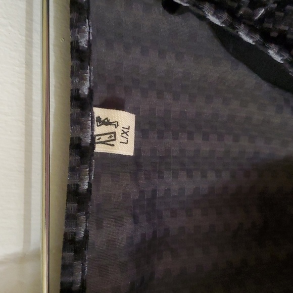 Fashion Brand Company Steel Textures Velvet Halter Top - Size L/XL - Picture 3 of 3